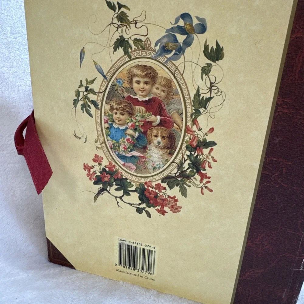 The Victorian Photo Album Hard Back - Holds 47‎ photos (Genealogy, Family Tree)